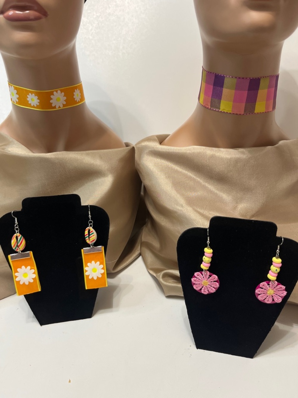4 pc. Gift  Set Daisy Chokers & Earrings Set - Yellow Pink Floral plaid